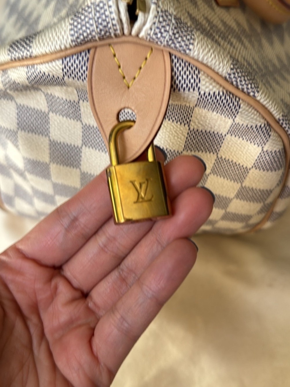 Louis Vuitton Damier Speedy 30 - Picture 7 of 10